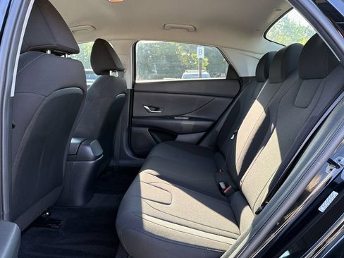 Used 2023 Hyundai Elantra SE FWD image 13