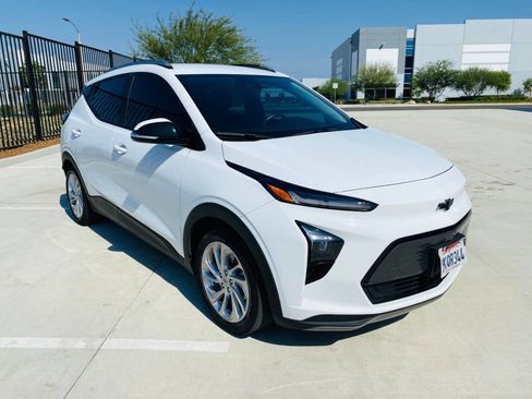 Used 2023 Chevrolet Bolt EUV LT image 3