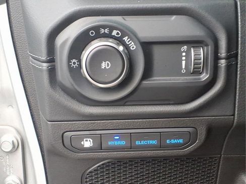 Used 2024 Jeep Wrangler High Altitude image 18