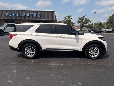 Used 2025 Ford Explorer Active w/ Active Comfort Package RWD image 10