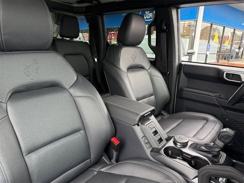 New 2025 Ford Bronco Badlands image 16