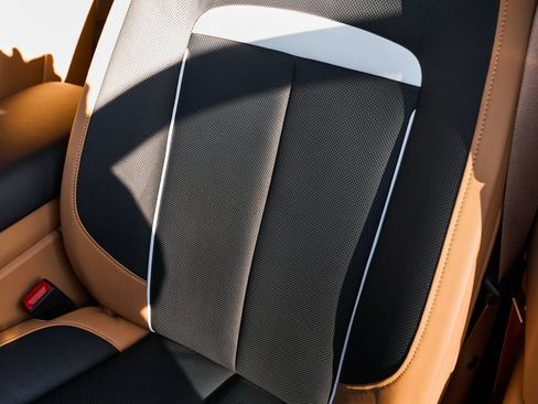 Used 2025 Rolls-Royce Cullinan image 56