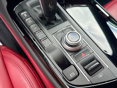Used 2022 Maserati Levante GT AWD/4WD image 29