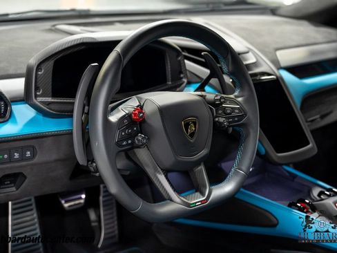 Used 2025 Lamborghini Revuelto AWD/4WD image 18