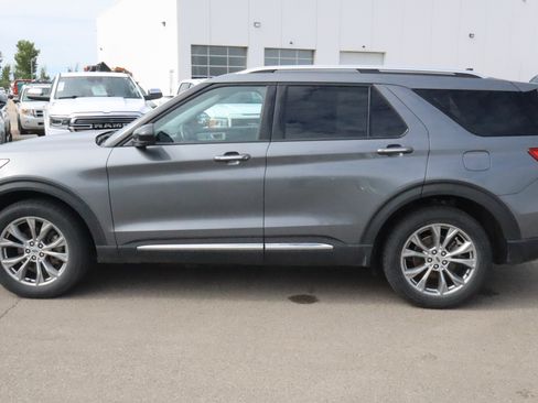 Used 2022 Ford Explorer Limited AWD/4WD image 4