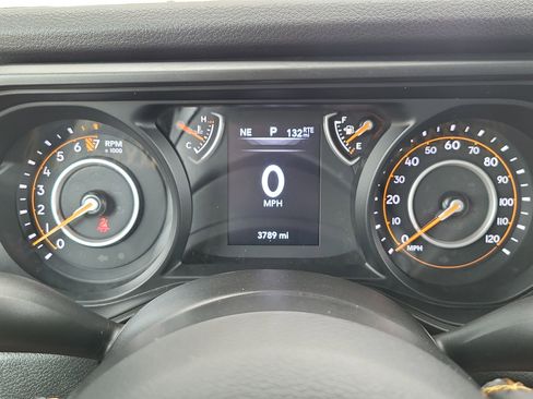 Used 2024 Jeep Gladiator Sport image 17