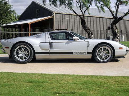 Used 2005 Ford GT RWD image 9