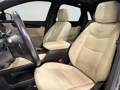 Used 2019 Cadillac XT5 Luxury FWD image 9