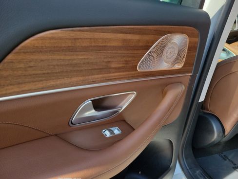 Used 2025 Mercedes-Benz GLE 450e 4MATIC image 12