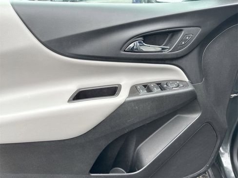 Used 2021 Chevrolet Equinox LS w/ LS Convenience Package image 9