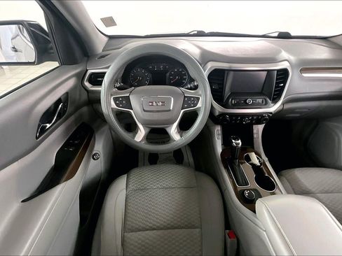 Used 2017 GMC Acadia SLE image 8