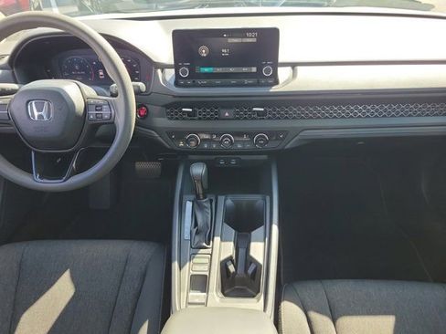 Certified 2025 Honda Accord SE image 5