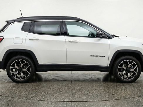 Used 2025 Jeep Compass Limited image 9