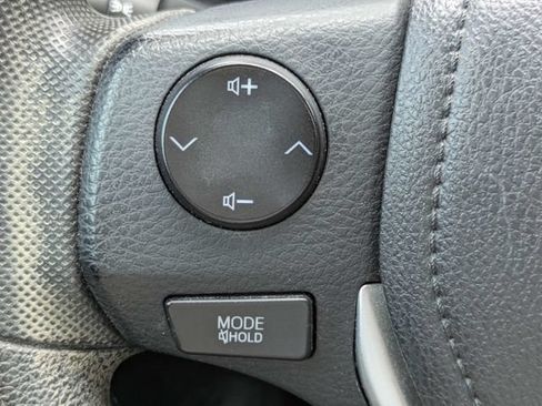 Used 2017 Toyota Corolla L FWD image 19