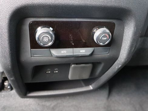 Used 2024 Chevrolet Traverse Z71 image 22