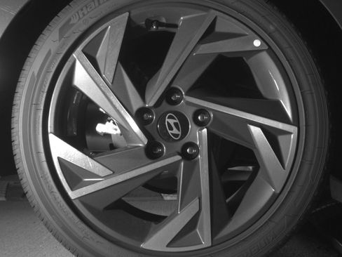 Used 2025 Hyundai Elantra SEL FWD image 18