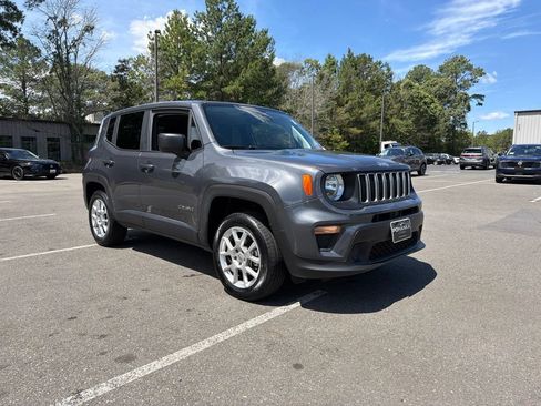Used 2023 Jeep Renegade Latitude AWD/4WD image 6