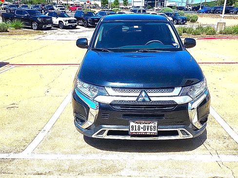 Used 2019 Mitsubishi Outlander ES FWD image 2