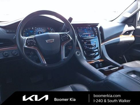 Used 2016 Cadillac Escalade Luxury AWD/4WD image 7