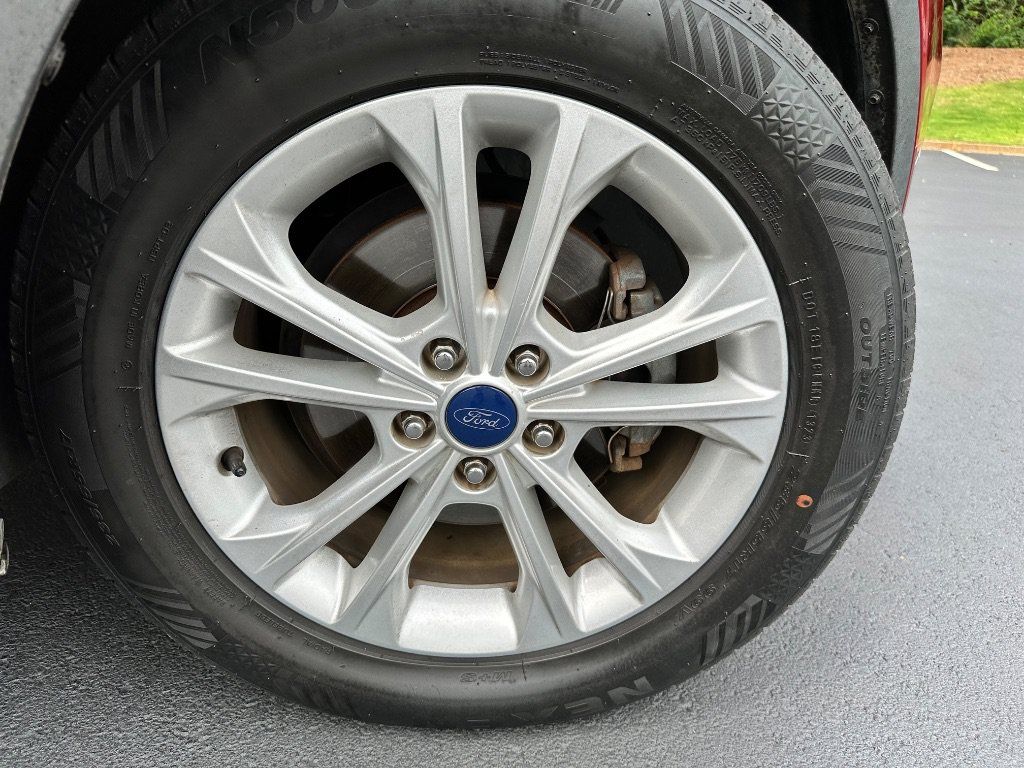 Used 2017 Ford Escape SE FWD image 33