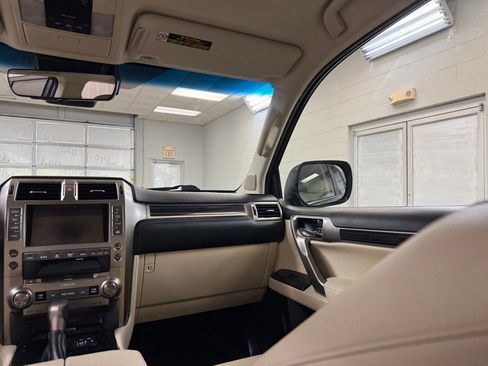 Used 2020 Lexus GX 460 Premium w/ Premium Package AWD/4WD image 23