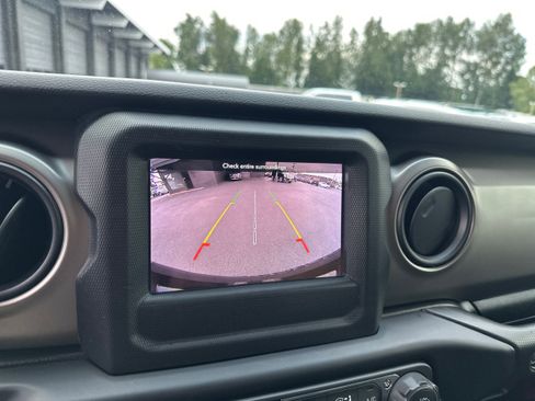 Used 2018 Jeep Wrangler Unlimited Sport S AWD/4WD image 27
