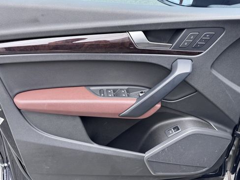 Used 2018 Audi Q5 2.0T w/ Premium Plus Package image 13