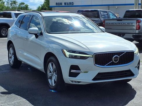 Used 2022 Volvo XC60 B5 Momentum image 5