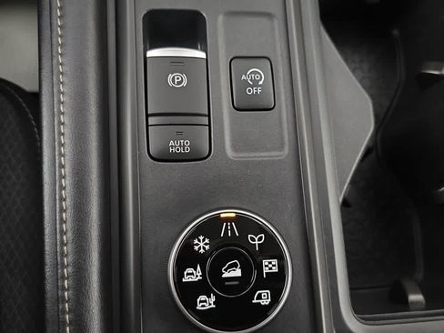 Used 2023 Nissan Pathfinder S image 37