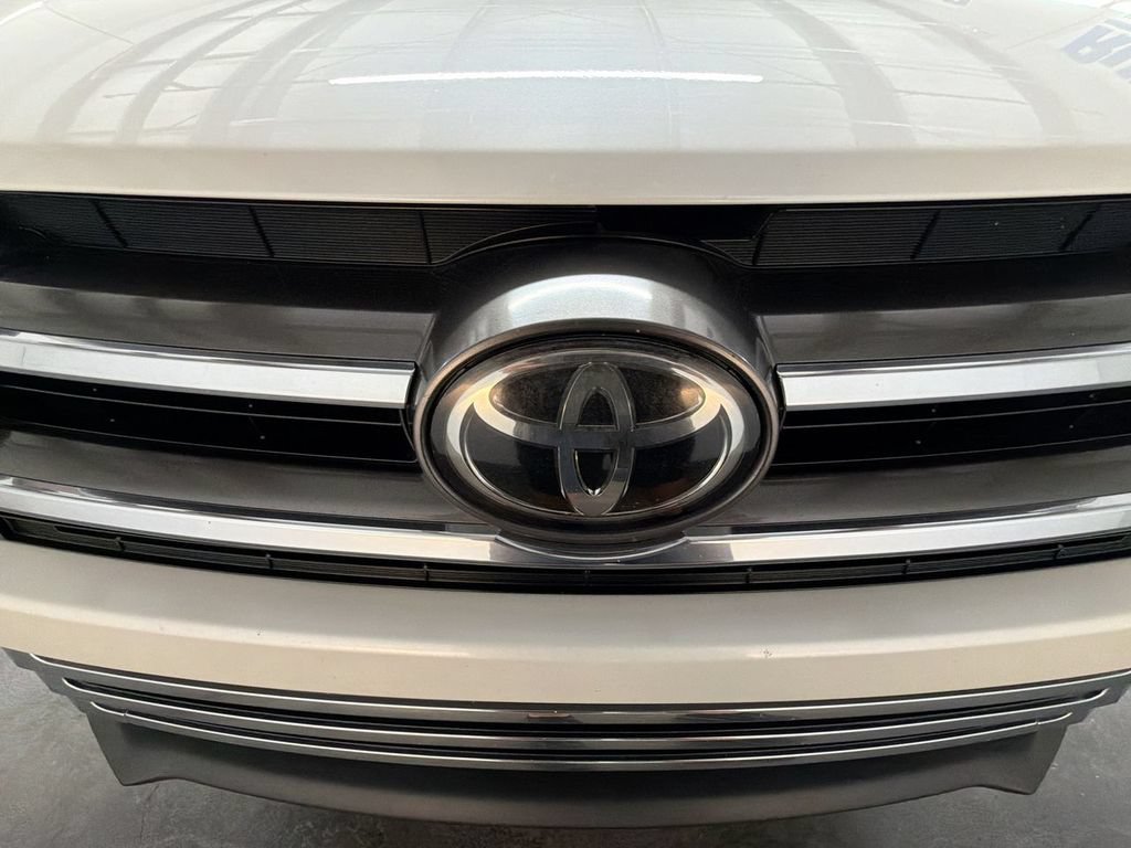 Used 2017 Toyota Highlander Limited FWD image 31