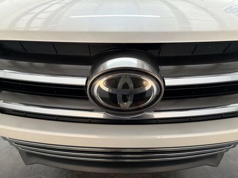 Used 2017 Toyota Highlander Limited FWD image 31