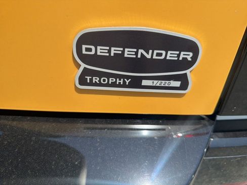 Used 2023 Land Rover Defender 90 X-Dynamic SE AWD/4WD image 9