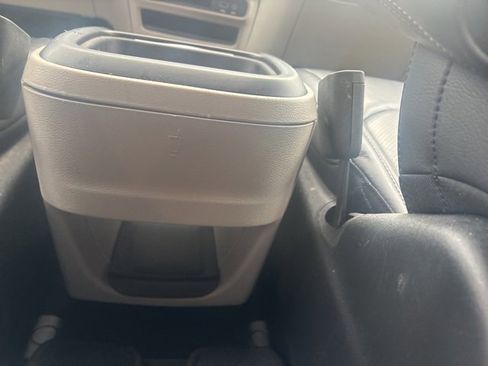 Used 2018 Chrysler Pacifica Touring-L image 12