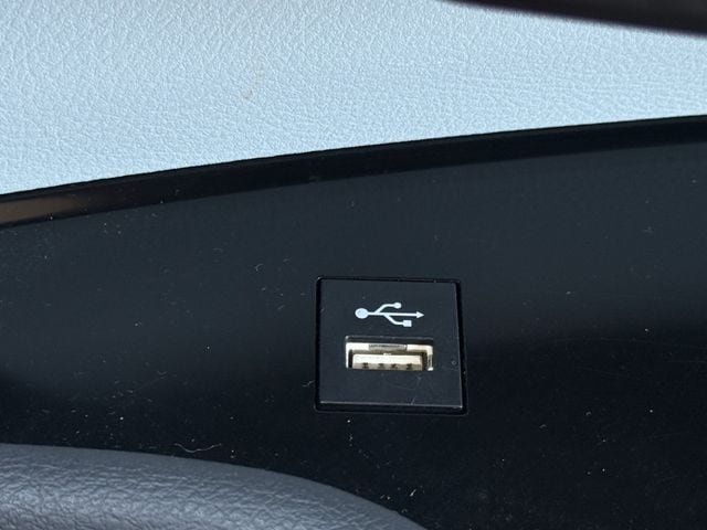 Used 2025 Toyota Sienna XLE FWD image 23