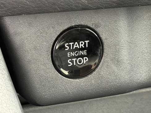 Used 2025 Nissan Rogue SV AWD/4WD image 22