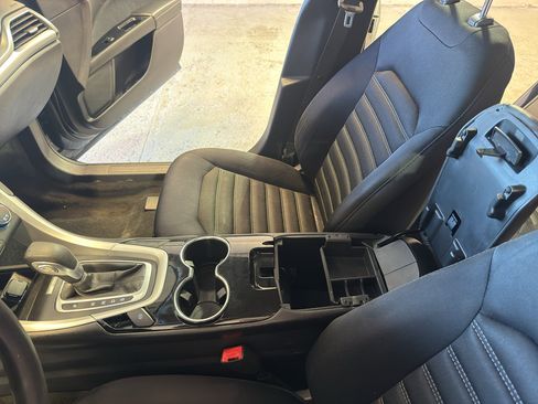 Used 2014 Ford Fusion SE FWD image 20
