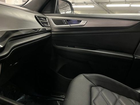 Used 2025 Volkswagen Atlas Cross Sport SE w/ Panoramic Sunroof Package image 32