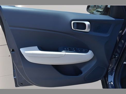 New 2025 Hyundai Venue Limited FWD image 16