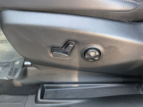 Used 2025 Chrysler Pacifica Select FWD image 19