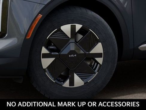 New 2026 Kia Sportage LX image 9