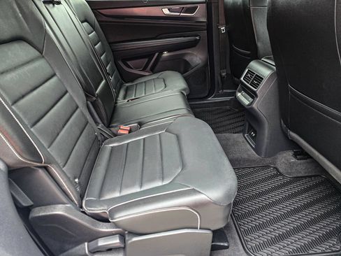 Used 2024 Volkswagen Atlas Cross Sport SEL R-Line AWD/4WD image 40
