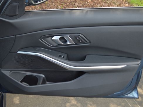 Certified 2025 BMW 330i Sedan RWD image 36