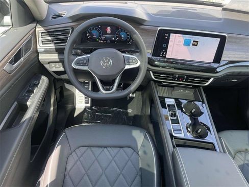 Used 2025 Volkswagen Atlas SEL Premium R-Line AWD/4WD image 32