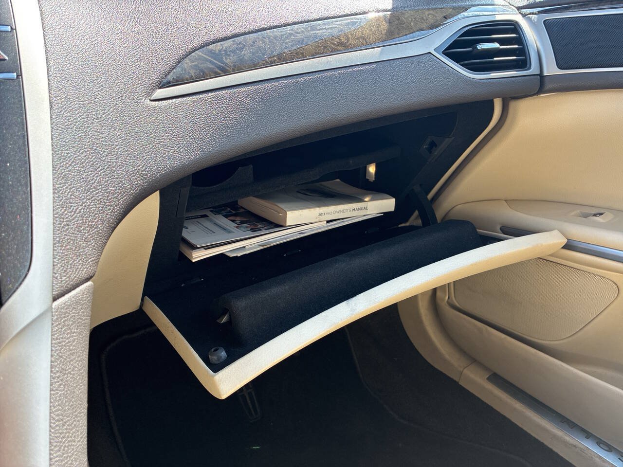 Used 2013 Lincoln MKZ FWD image 14
