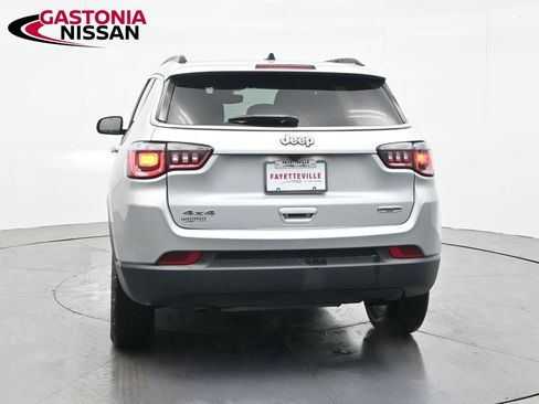 Used 2025 Jeep Compass Latitude AWD/4WD image 9