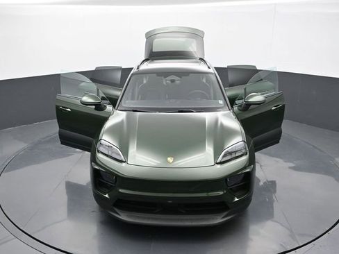 Certified 2025 Porsche Macan Electric RWD image 31