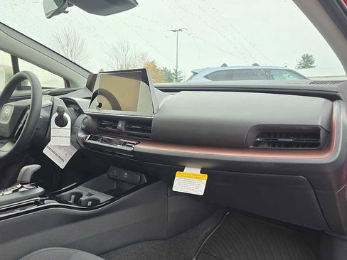 New 2025 Toyota Prius SE image 12