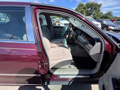 Used 2006 Lincoln Town Car Signature RWD image 68