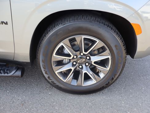 Used 2023 Chevrolet Suburban Z71 w/ Z71 Off-Road Package image 42