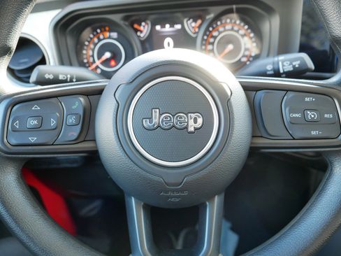 Certified 2024 Jeep Gladiator Sport image 25